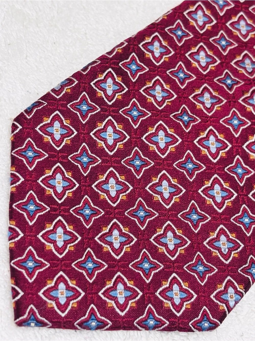 Brand New Stylish Tie By JOS A. BANK (Signature Collection) - Tie Width Is 3.5”